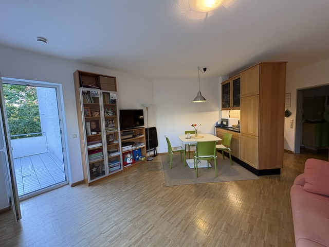 Hauptbild: Helle 2-Zimmer-Wohnung mit Tiefgaragenstellplatz in Freiburg-Betzenhausen